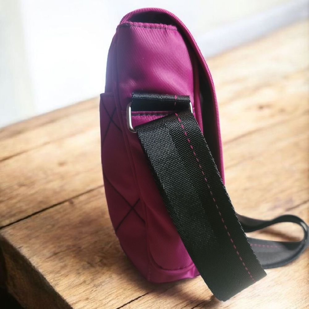 The North Face Unisex Quilted Nylon Crossbody Bag EUC - Picture 4 of 8